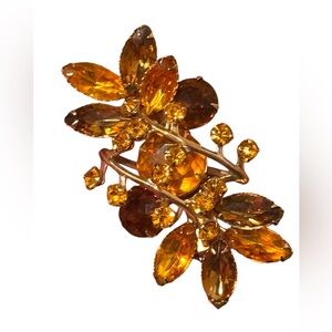 Vintage CZECH Glass amber gold crystals Gold Leaf floral
Brooch